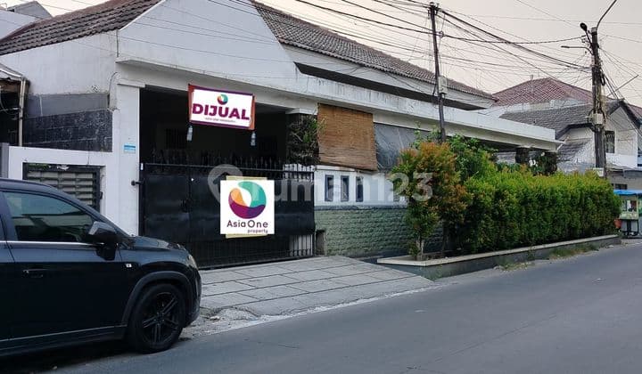 Rumah Luas dan Besar Hook di dalam komplek