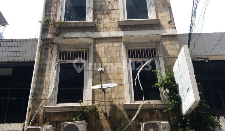 Ruko 4 Lantai Dalam Komplek Area Strategis