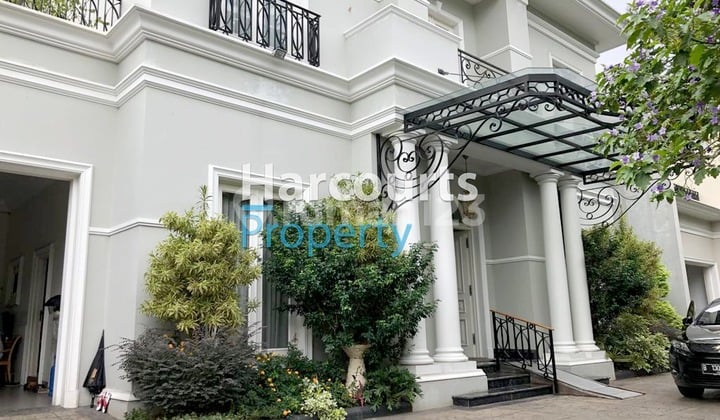 Kebayoran Baru Area, Luxury House for Sale in a Strategic Location at Darmawangsa, South Jakarta
