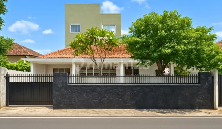 Kebayoran Baru Area, Disewakan Rumah Klasik Cocok Untuk Silent Office Lokasi Strategis di Tulodong Area, Jakarta Selatan