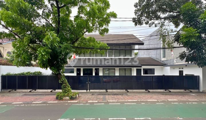 Pakubuwono Area, Price Drop, Commercial Space in a Highly Strategic Location, Suitable for Office, Clinic, Wellness, in Kebayoran Baru