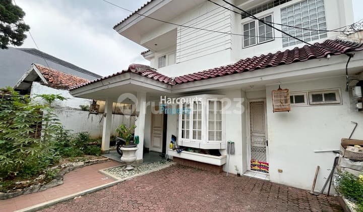 Kebayoran Baru Area, For Sale: Well-Maintained Residential House in a Quiet Mendawai Neighborhood