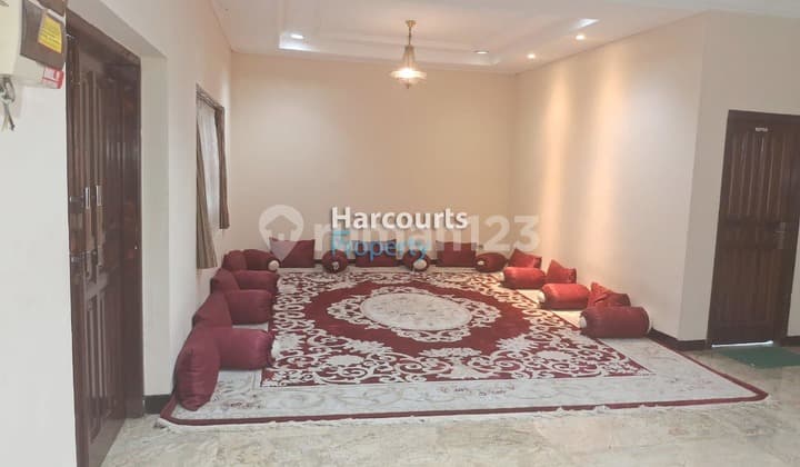 Menteng Area, Dijual dan Disewakan Rumah 2 Lantai bisa Dipakai untuk Silent Office Komersil Area