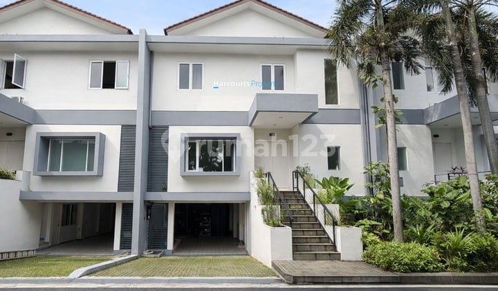 Classic Modern Minimalist House, In a Complex with a Comfortable and Quiet Location in Cilandak