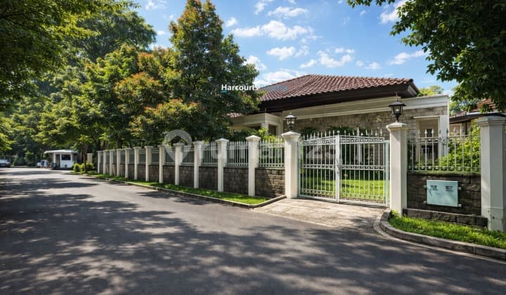 Mega Kuningan Area Dijual Rumah Klasik Kawasan Elite One Gate System di Kuningan