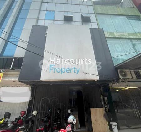 Kebayoran Baru Area, Dijual dan Disewakan Ruko 3 Lantai Lokasi Super Strategis Jl. Panglima Polim, Jakarta Selatan