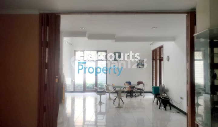 Kebayoran Baru Area, Land-Only Sale for a Strategically Located House on Jl. Hang Jebat, South Jakarta