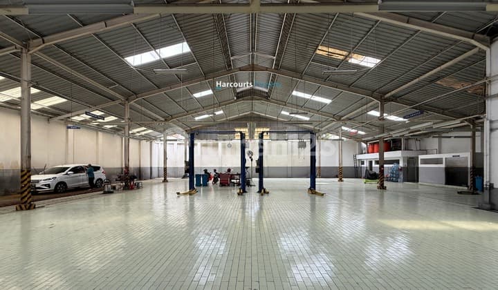 Kebayoran Baru Area, Dijual Gedung Ex Showroom Lokasi Strategis Dekat Radio Dalam