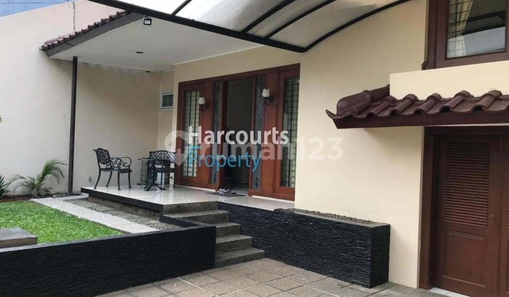 Pondok Indah Area, For Rent Classic Well-Maintained House in a Strategic Location at Pondok Hijau