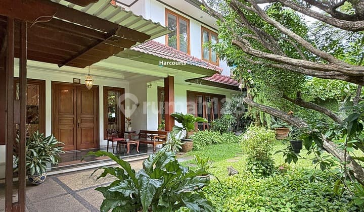 Kebayoran Baru Area, Dijual Rumah Hunian Klasik Lokasi Sangat Amat Strategis Dekat MRT, Bebas Banjir 5 Menit ke Senayan Area