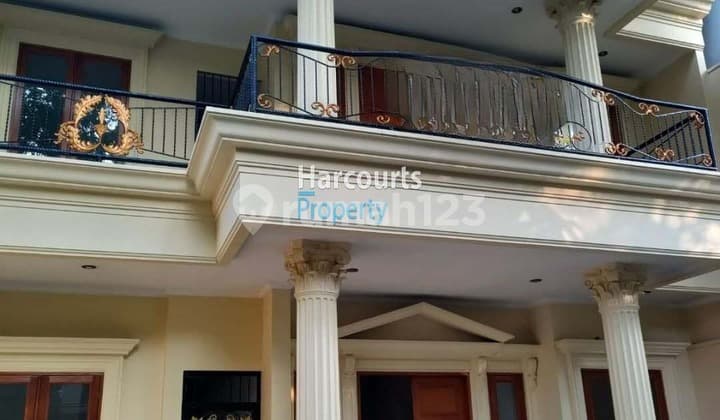 Kebayoran Baru Area, Dijual dan Disewakan Rumah Klasik European Style Lokasi Strategis di Wijaya
