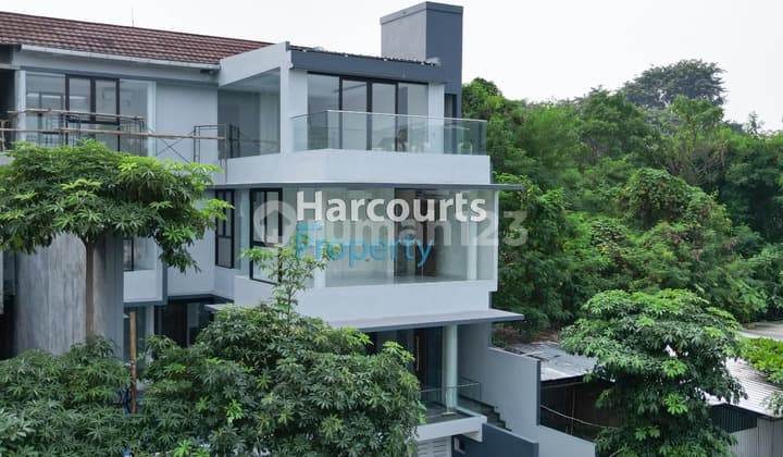 Kemang Area, Dijual Rumah Brand New Dalam Komplek One Gate System