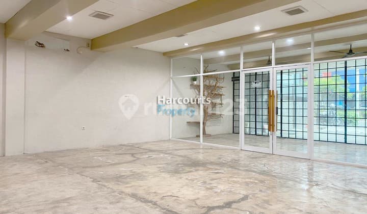 Kebayoran Baru Area, Disewakan Minibuilding Cocok untuk Usaha dan Kantor Lokasi Strategis di Woltermonginsidi