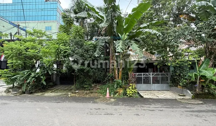Kebayoran Baru Area, Dijual Rumah Lama Hitung Tanah Lokasi Strategis Dekat Melawai - Blok M Area