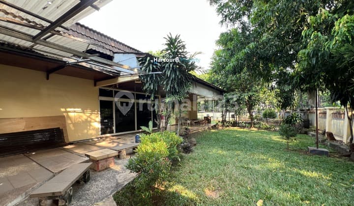 Pakubuwono Area, Old House for Sale, Land Area Calculation, Rebuildable, Commercial Area Suitable for Business, Clinic, and Restaurant.