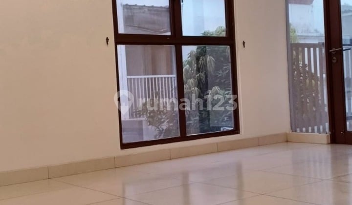 Ready-to-Occupy 4BR Semi-Furnished House for Rent, Strategic Location in JGC Cluster Zebrina East Jakarta