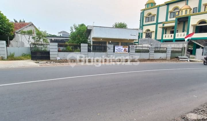 TANAH DAN BANGUNAN AKSES JALAN RAYA