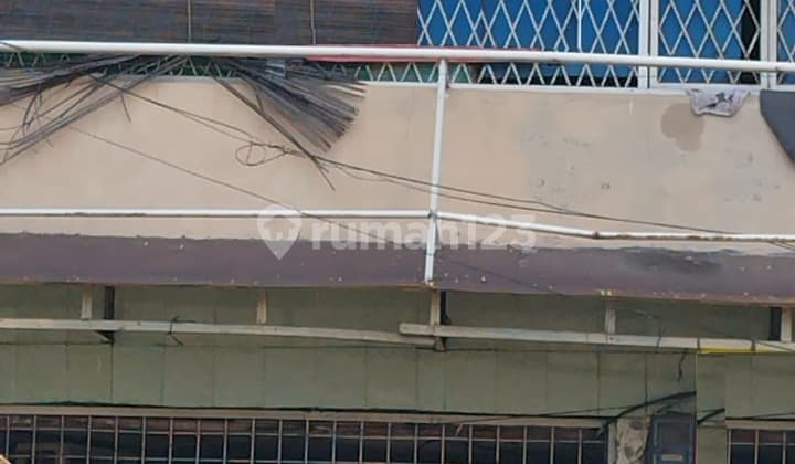 Rumah Tua 2 Lantai Pinggir Jalan Tamansari Jakarta