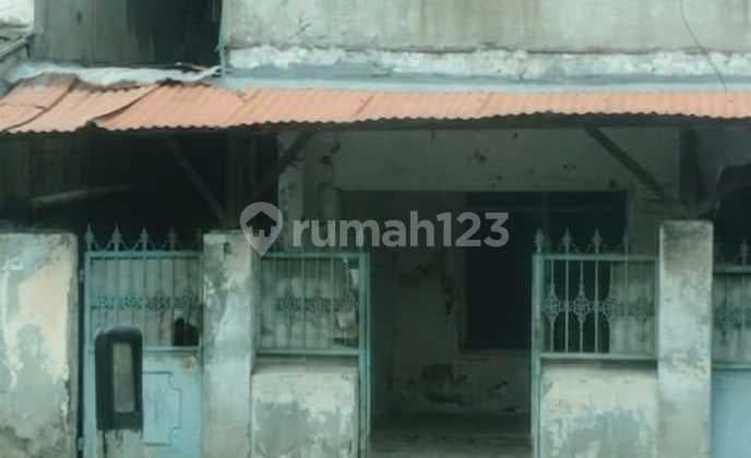 Old House Land Count in Kemayoran Roadside Suitable for Business