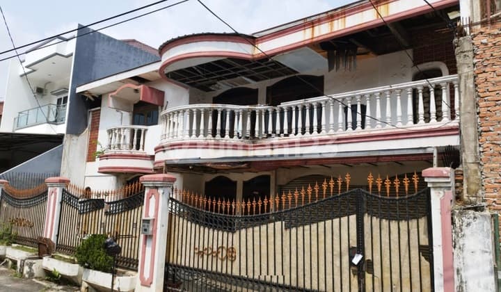 Jual Murah. Bu.... Rumah Tua SHM 2 Lantai Kelapa Gading