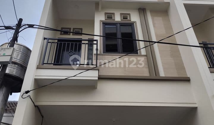 New House Near Tanjung Duren Market 3 Floors Central Park West Jakarta