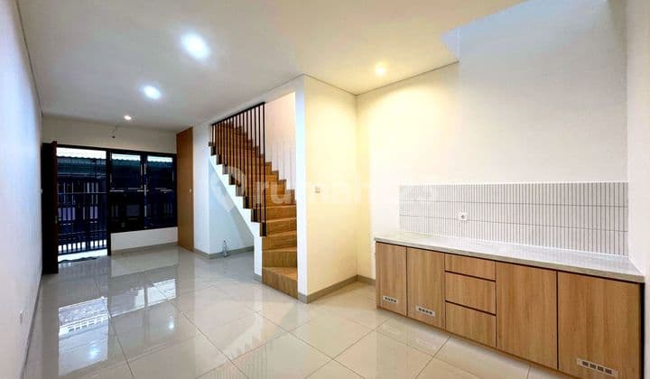 3-story House in Tanjung Duren 1.39M, Eligible for Mortgage, Close to Mall in West Jakarta.