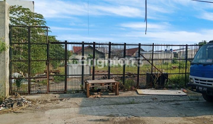 Empty land 1600m², Row Road 2 40ft Trucks