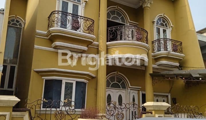 RUMAH MEWAH TAMAN RATU 2,5LANTAI GREENVILLE JAKARTA BARAT