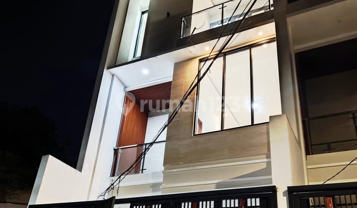 Rumah Baru Kavling Polri Jelambar 3 Lt Dekat Taman Bebas Banjir