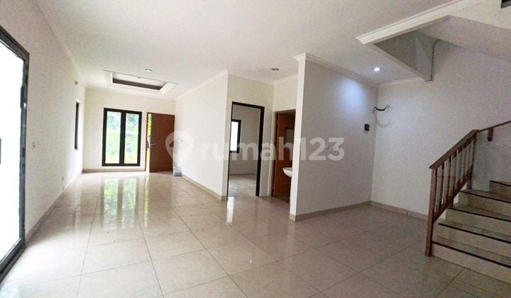 Green Ville House Corner 2.5 Lt Strategic Row 2 Mbl West Jakarta