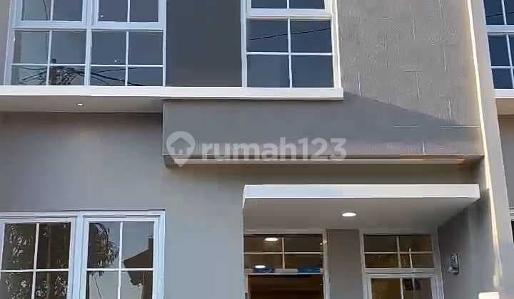 Rumah% Baru 2 Lantai Dekat ke Sport Jabar Arcamanik Bandung%