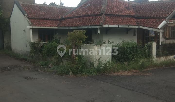 Rumah Hoek Itung Tanah Dekat ke Sumarecon Ciwastara Bandung