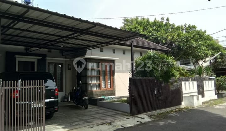 Rumah Hook Terawat Ditengah Kota Magatru .Turangga Bandung