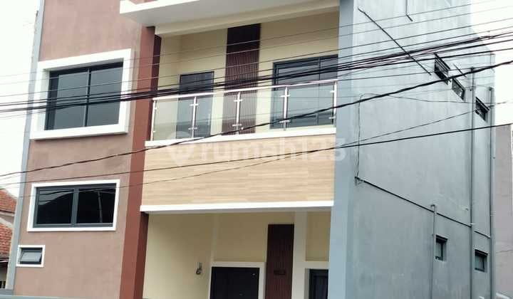 New Minimalist House Ready to Occupy Kopo Permai Bandung