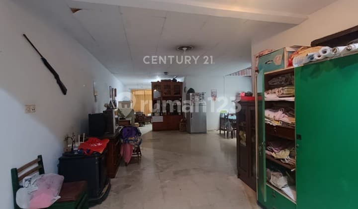 Comfortable Residence in City Park Area Near Puri Indah Mall and Station