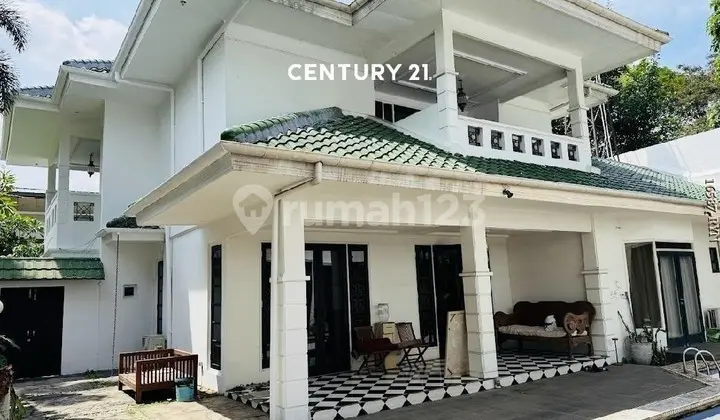 Rumah Dijual Siap Huni Ada Kolam Renang Jakarta Selatan