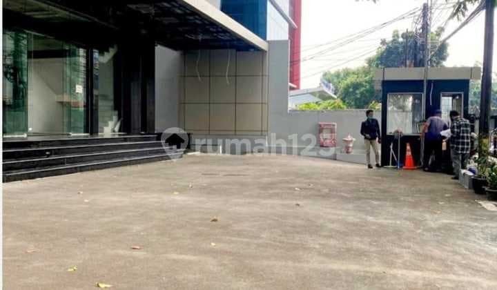 gedung baru, lokasi strategis, dipinggir jalan besar , dekat dengan halte transjakarta dan mall pejaten village di jakarta selatan* ( Dl/WL/VV)
