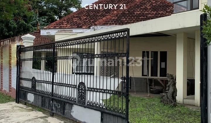 Rumah Hook Dipinggir Jalan Protokol Hitung Tanah di Area Menteng
