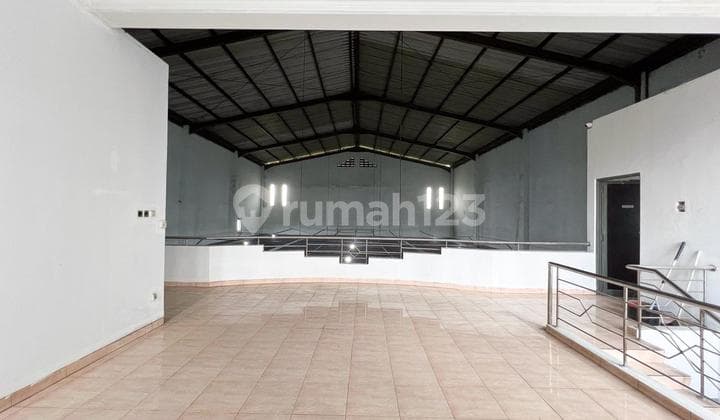 Gudang Bersih Luas di Cipamokolan Bandung