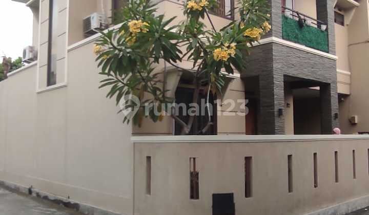 Dijual Cepat Rumah 2 Lantai di Jatiwarna Pondok Gede Bekasi. Tempat Strategis Posisi di Hook Dan Bebas Banjir