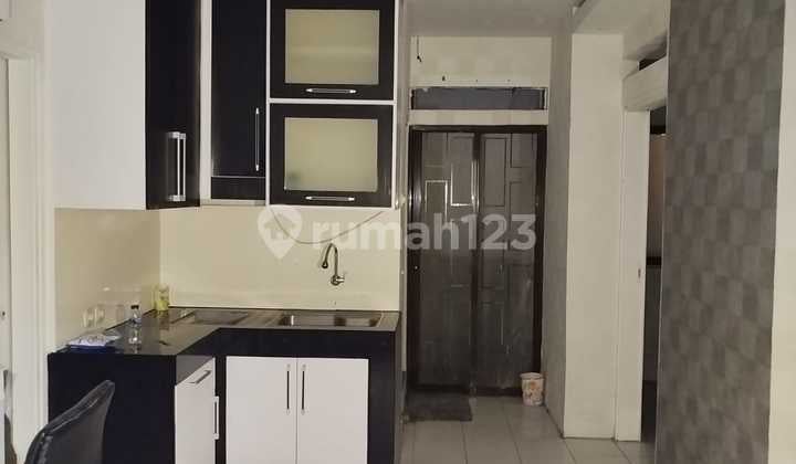 Dijual Murah Jual Apartemen Emerald Gateway Cicadas Dengan 3 kamar tidur Semi Furnish