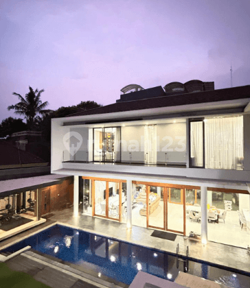 Modern Minimalist Luxury House with Swimming Pool in Pasteur Wing