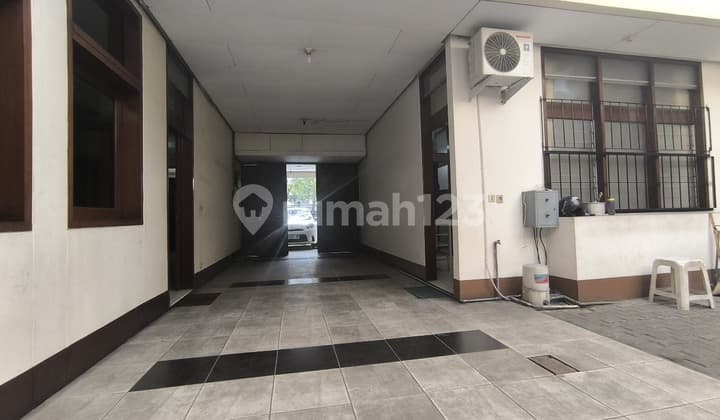 Rumah Bagus Semi Furnished di Mainroad Veteran, Bandung