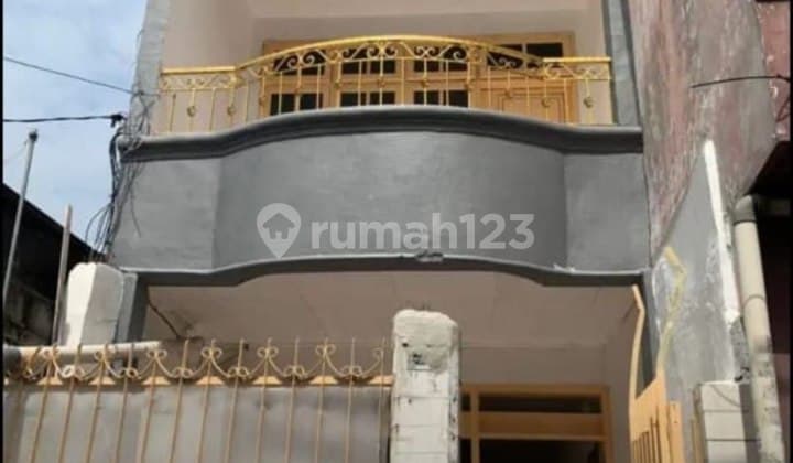 House for Sale on Jl. Kebon Kacang 2, Tanah Abang, Central Jakarta