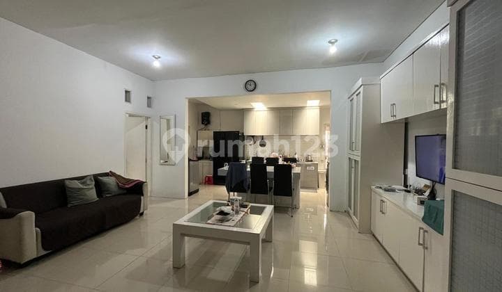 Dijual Rumah Dua Unit di Jl Saron Bandung Dekat Sekolah Mall dan Perkantoran