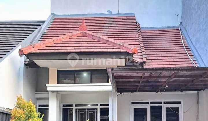 Rumah di Pondok Hijau Bandung, 1,5 Lantai Hadap Utara