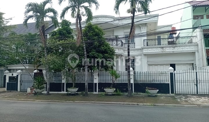 Pondok Indah - Rumah Mewah dan Cantik. Sangat Strategi. SHM LT 472 M2. Dijalan Kartika Utama Raya. Pondok Indah. Jakarta Selatan