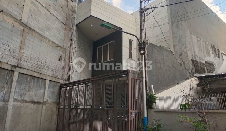 Tubagus Angke - Rumah Bagus Harga Sangat Murah. Dijual Lelang. SHM LT 290 M2. Dijalan Pangeran Tubagus Angke. Jakarta Barat