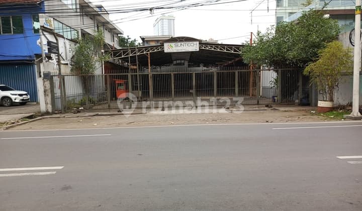 Bintaro - Tanah Dan Bangunan / Ruang Usaha. Harga Sangat Murah. Shm 708.0 M². Di Jl Deplu Raya.bintaro. Jakarta Selatan