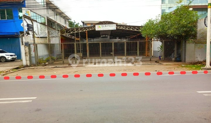 Bintaro Raya - Ruko - Ruang Usaha Harga Sangat Murah. SHM 708.0 M² Unfurnished. Dijl Deplu Raya. Bintaro. Pesanggrahan. Jakarta Selatan